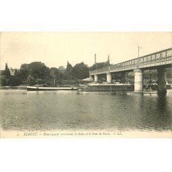 carte postale ancienne 76 ELBEUF. Remorqueur de Péniches et Pont de Paris