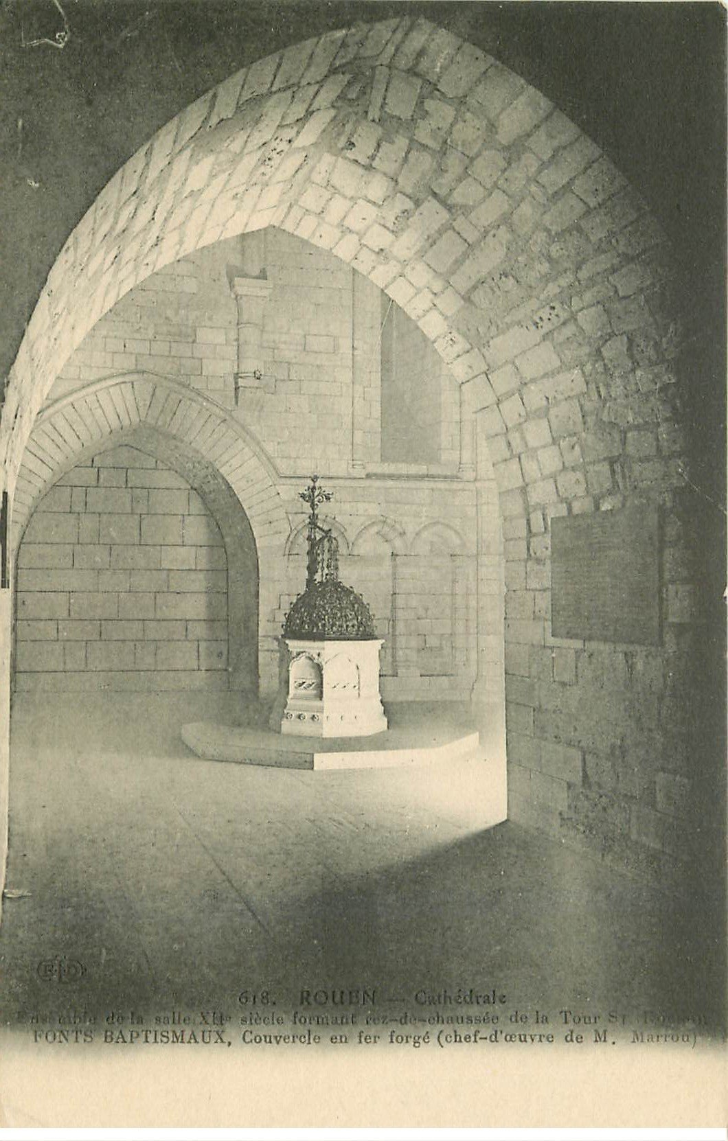 carte postale ancienne 76 ROUEN. Fonds Baptismaux couvercle fer forgé