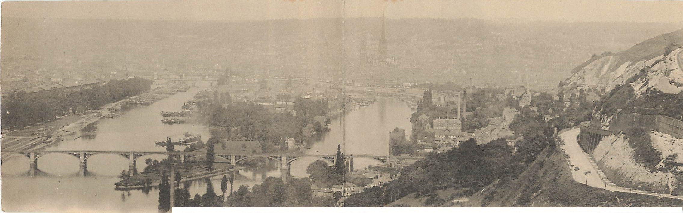 carte postale ancienne 76 ROUEN. Vue générale. Carte double repliable 28 x 9 cm