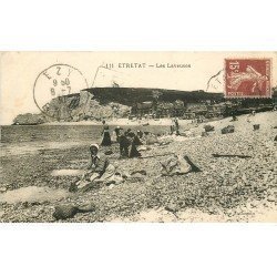 carte postale ancienne 76 ETRETAT. Les Laveuses 1930