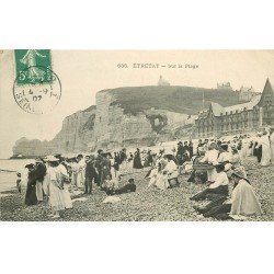 carte postale ancienne 76 ETRETAT. Sur la Plage 1907 jeune Vendeur ambulant