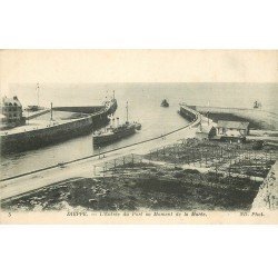 carte postale ancienne Promotion : 76 DIEPPE. Entrée du Port Moment de la Marée 1916