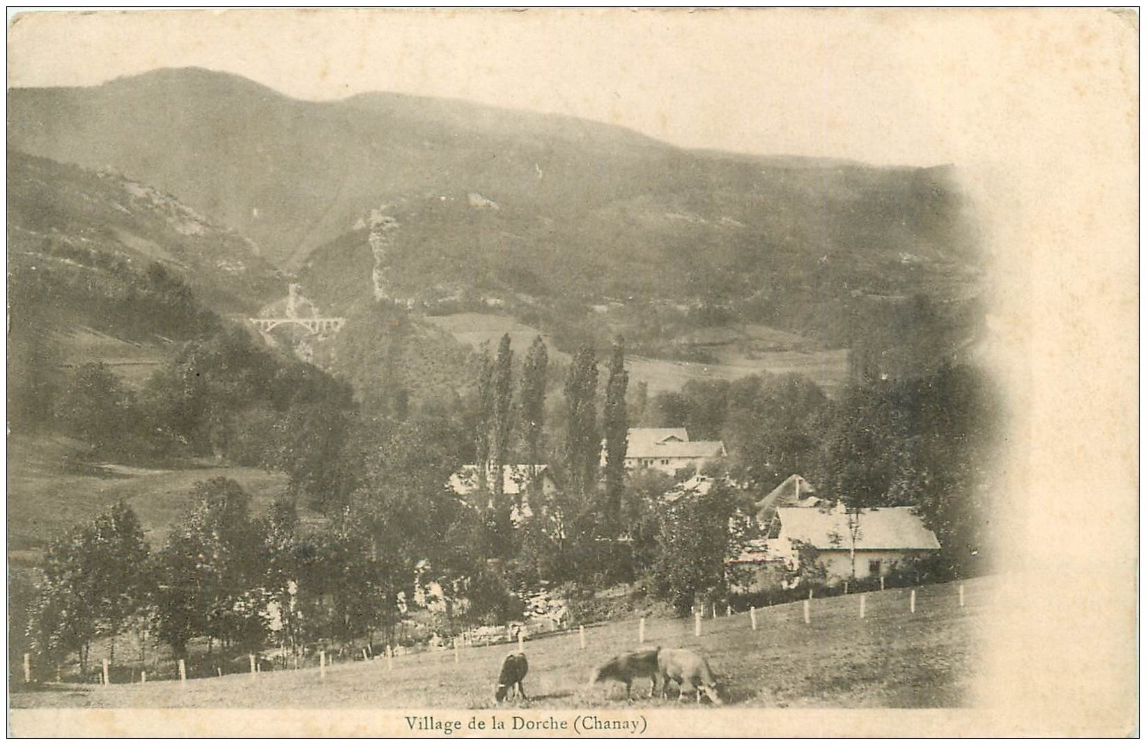 01 Vers Chanay. Village de la Dorche