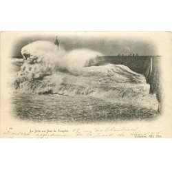 carte postale ancienne 76 LE TREPORT. Jetée Jour de Tempête 1902