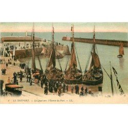 carte postale ancienne 76 LE TREPORT. Les Quais et entrée du Port 1909