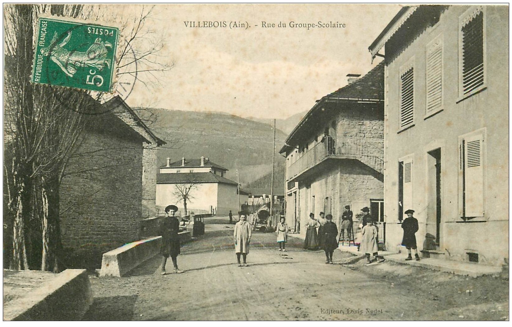 carte postale ancienne 01 VILLEBOIS. Rue du Groupe Scolaire 1910