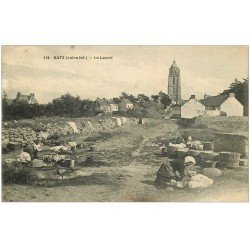 carte postale ancienne 44 BOURG-DE-BATZ. Le Lavoir avec Lavandières 1918