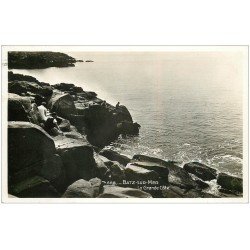 carte postale ancienne 44 BOURG-DE-BATZ. Pêcheurs à la ligne Grande Côte 1946. Carte Photo