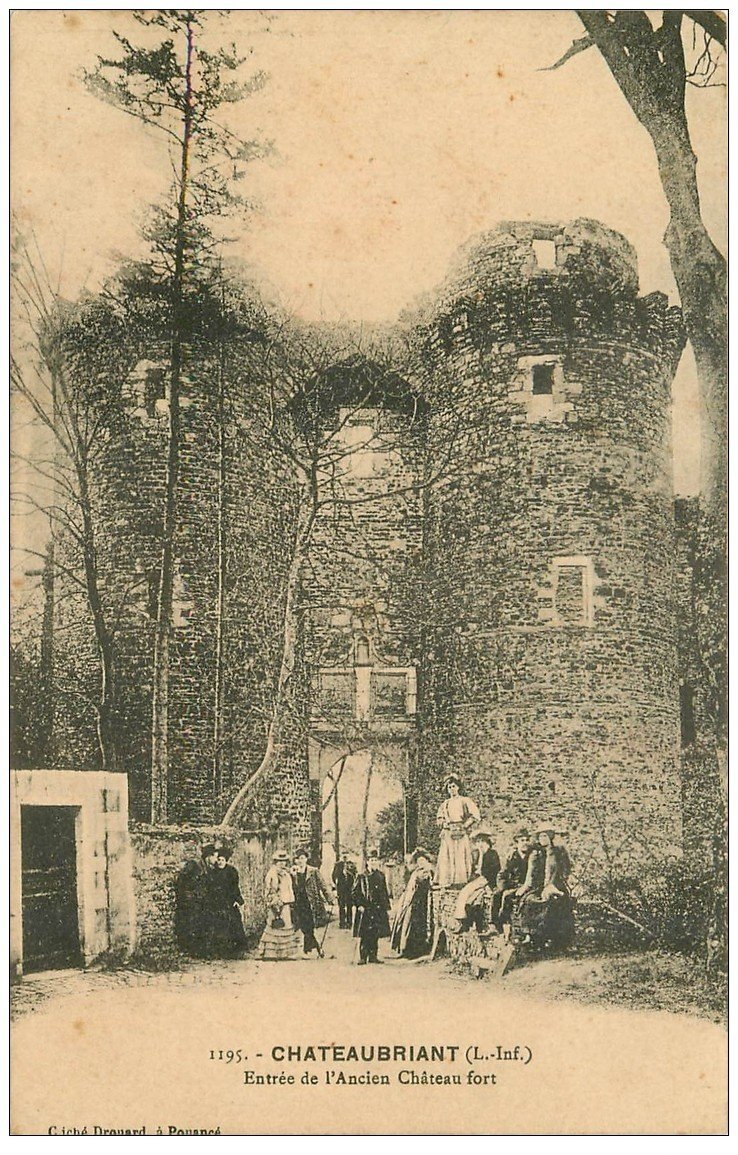 carte postale ancienne 44 CHATEAUBRIANT. Entrée Château-Fort