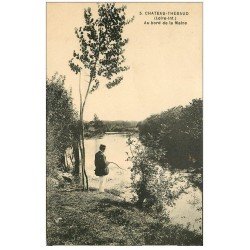 carte postale ancienne 44 CHATEAU-THEBAUD. Pêcheur à la ligne bord de la Maine 1945