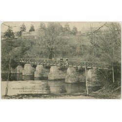 carte postale ancienne 44 GUEMENE PANFAO PENFAO. Femmes sur Passerelle Grand Moulin