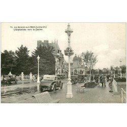 carte postale ancienne 44 LA BAULE. Superbe voiture sur l'Esplanade