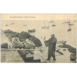 carte postale ancienne 44 La Vie à la Mer. Récits d'aventures entre Pêcheurs à la pipe