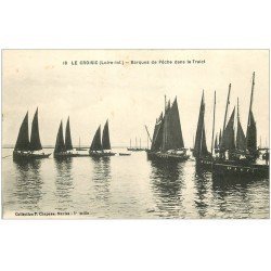 carte postale ancienne 44 LE CROISIC. Barques de Pêche dans le Traict