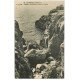 carte postale ancienne 44 LE CROISIC. Coupure de Rochers dans Falaise 1925