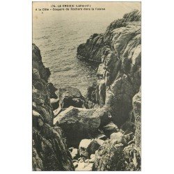 carte postale ancienne 44 LE CROISIC. Coupure de Rochers dans Falaise 1925