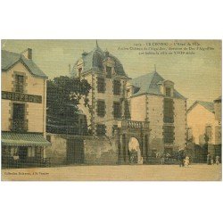 carte postale ancienne 44 LE CROISIC. Hôtel de Ville et Coiffeur. Superbe carte toilée 1910