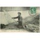 carte postale ancienne 44 LE CROISIC. Vieux Pêcheur réparant ses filets 1909