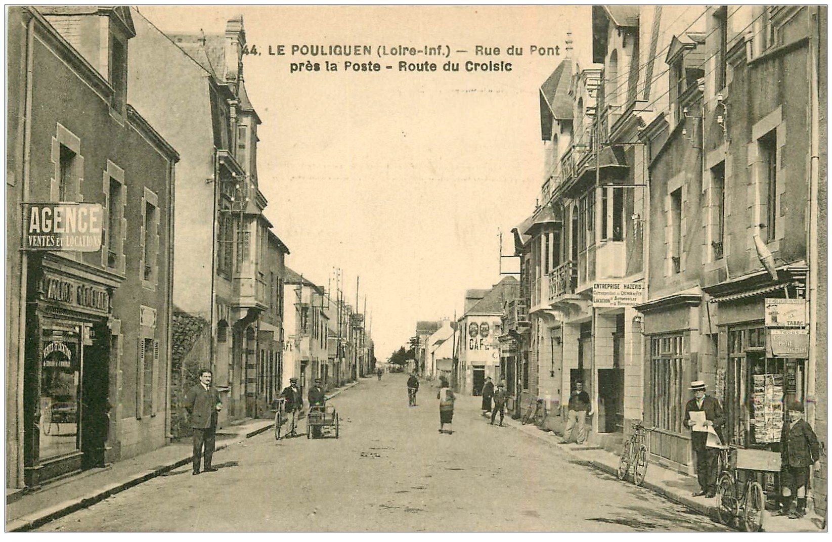 carte postale ancienne 44 LE POULIGUEN. Rue du Pont Route du Croisic. Tabac vente de Cartes Postales
