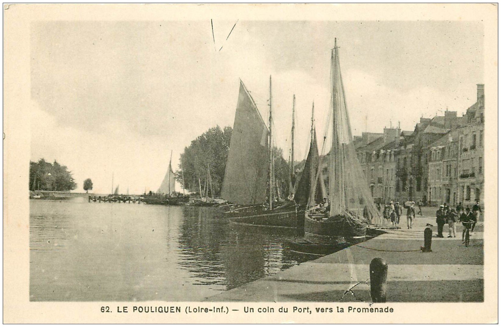 carte postale ancienne 44 LE POULIGUEN. Un coin du Port