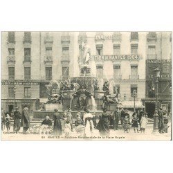 44 NANTES. Marchandes de lait Fontaine Place Royale vers 1904
