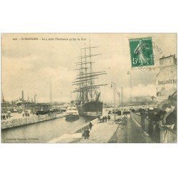 carte postale ancienne 44 SAINT-NAZAIRE. Le 4 mâts Persimmon quitte le Port 1908