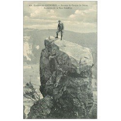 carte postale ancienne 38 CASQUE DE NERON. Ascension Tour Godeffroy. Alpinistes