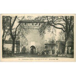 carte postale ancienne 38 CREMIEU. Porte de la Loi animation. Café Boulodrome Carrier