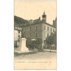 carte postale ancienne 38 GRENOBLE. Ecole Enfantine et Statue Jouvin vers 1900