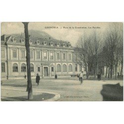 carte postale ancienne 38 GRENOBLE. Facultés Place Constitution