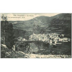 carte postale ancienne 38 LA GRAVE. Vue avec excursionnistes