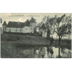 carte postale ancienne 38 LA TOUR-DU-PIN. Château de Cuirieu. Pêcheur à la ligne 1905