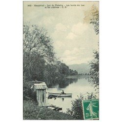 carte postale ancienne 38 LAC DE PALADRU. Cabines et ballade en barque