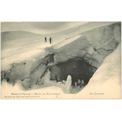 carte postale ancienne 38 MASSIF DU PELVOUX. Glacier du Mont-de-Lans vers 1900 Alpinistes