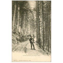 carte postale ancienne 38 Près URIAGE. La Forêt de Prémol vers 1900