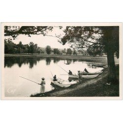 carte postale ancienne 38 SAINT-ANDRE-LE-GAZ. Pêcheuse Lac Saint-Didier. Carte Photo