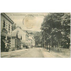 carte postale ancienne 38 URIAGE-LES-BAINS. Coiffeur sur l'Avenue (timbre absent)...