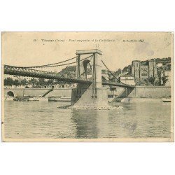 carte postale ancienne 38 VIENNE. Pont suspendu 1911 et Cathédrale