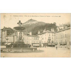 carte postale ancienne 38 VOIRON. Place de la République Coteau de Vouise 1922