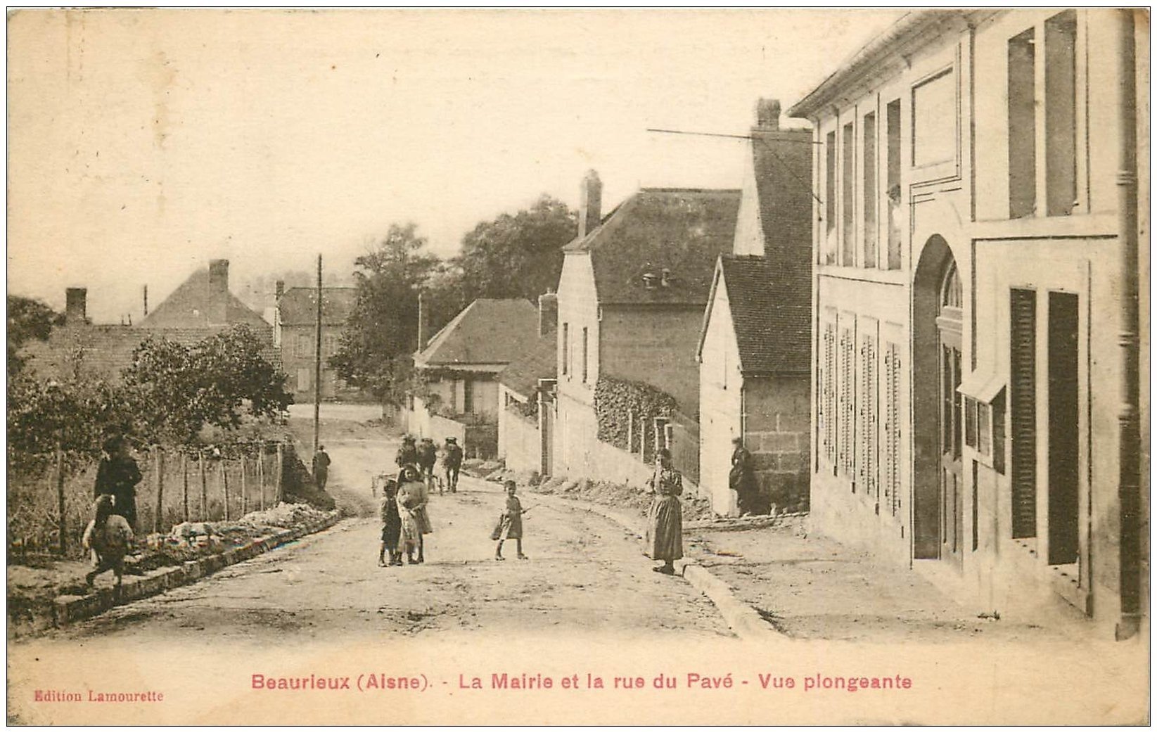 02 BEAURIEUX. Mairie et Rue du Pavé 1924
