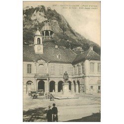 39 SALINS-LES-BAINS. Hôtel de Ville Place d'Armes animée