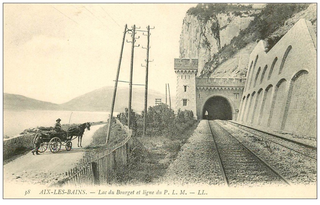 carte postale ancienne 73 AIX-LES-BAINS. Fiacre et ligne P.L.M Lac du Bourget