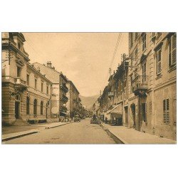 carte postale ancienne 73 ALBERTVILLE. Rue de la République Garage et Pompe à essence