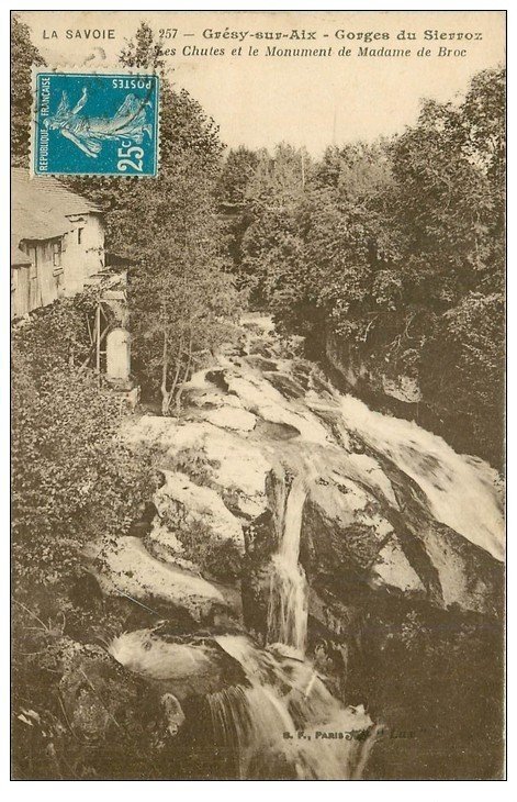 carte postale ancienne 73 GRESY-SUR-AIX. Chutes et Monument Madame Broc 1921