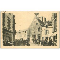 carte postale ancienne 56 LA ROCHE-BERNARD. La Mairie bien animée