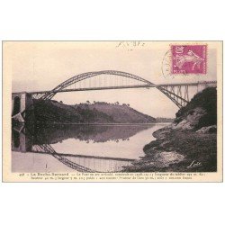 carte postale ancienne 56 LA ROCHE-BERNARD. Le Pont en Arc 1933