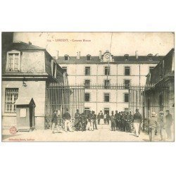 carte postale ancienne 56 LORIENT. Caserne Bisson 1905. Militaires et guérite