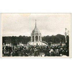 carte postale ancienne 56 SAINTE-ANNE-D'AURAY. Monument Bretons morts à la guerre 1952. Emaillographie