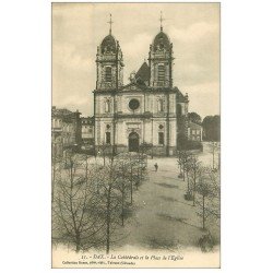 carte postale ancienne 40 DAX. Cathédrale Place Eglise