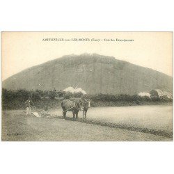 carte postale ancienne 27 AMFREVILLE-SOUS-LES-MONTS. Laboureur et Chevaux Côte des des Deux Amants